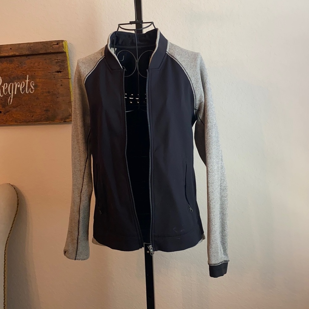 Lululemon black and grey fitted jacket size 6